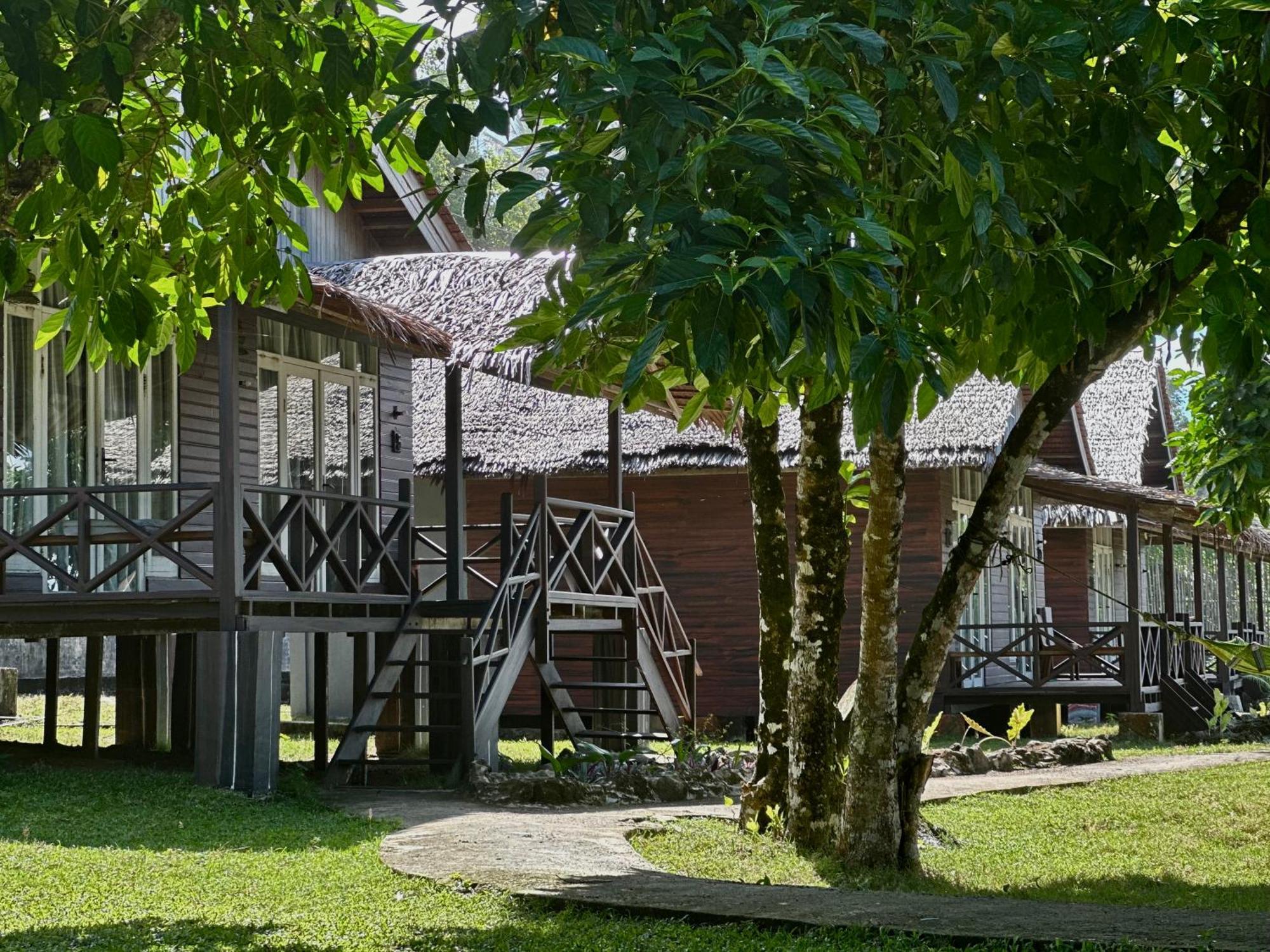 Baturundung Surf Resort Naibos Экстерьер фото